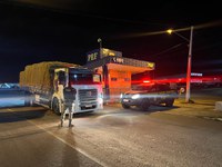 PRF recolhe caminhão com irregularidades fiscal e ambiental em Salgueiro