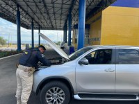 PRF recupera carro durante fiscalização na BR-104 em Caruaru