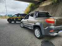 PRF recupera em Caruaru carro roubado na Bahia