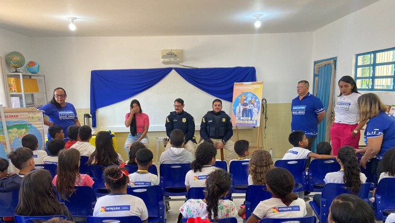Alunos da rede pública participam de ação educativa da PRF em Petrolina