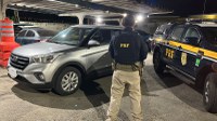 Após desobedecer ordem de parada, homem é detido com carro roubado na BR-101