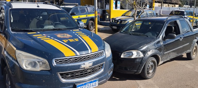 Homem troca casa por carro roubado e é detido pela PRF em São João