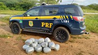 PRF apreende maconha em porta-malas de carro, após fuga em Serra Talhada