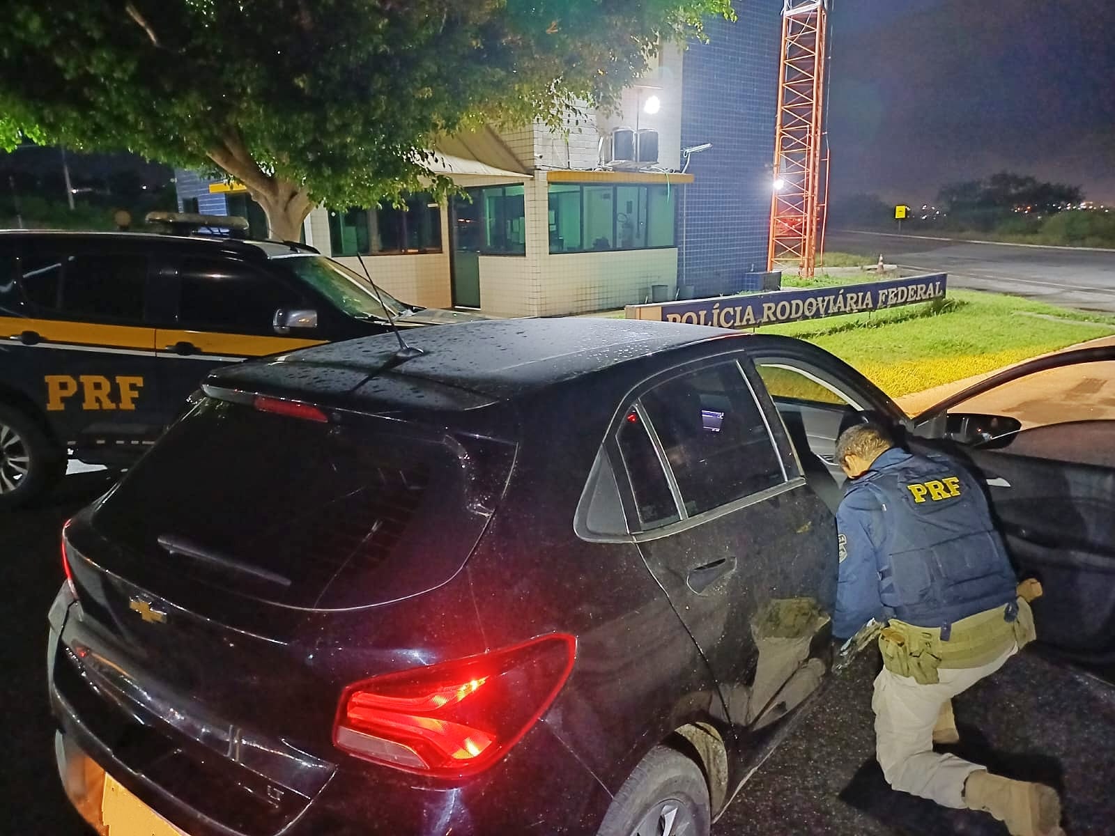 Chevrolet Onix preto roubado PRF.jpeg