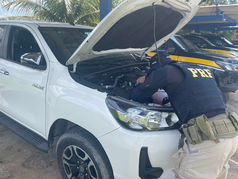 Toyota Hilux branca roubada PRF.jpeg