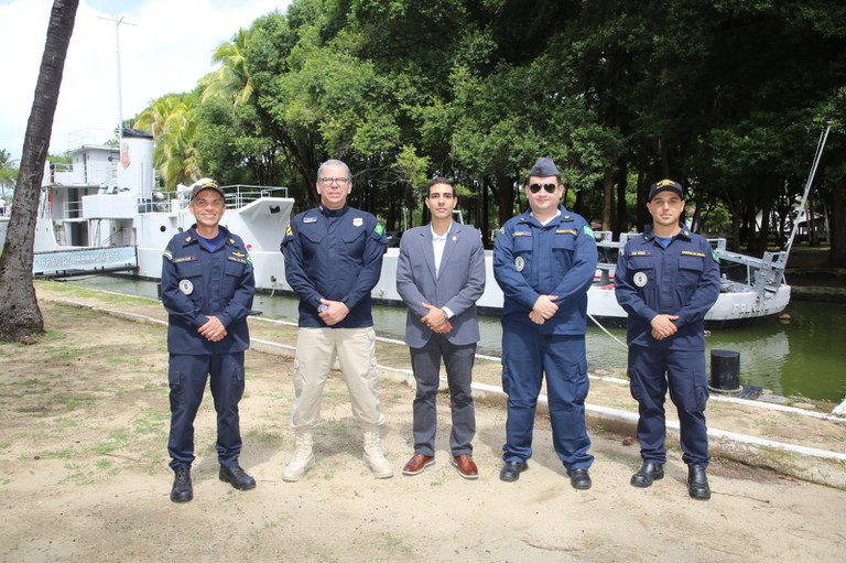 PRF realiza visita institucional à Escola de Aprendizes-Marinheiros de Pernambuco