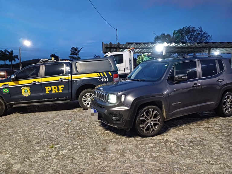 Jeep Renegade preto roubado (PRF).jpeg