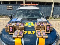 PRF apreende cocaína e pasta base na carroceria de carro em Salgueiro