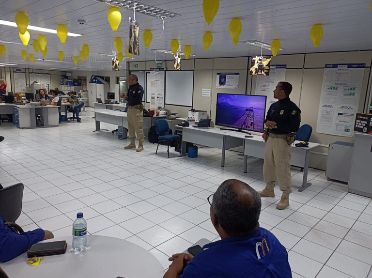PRF realiza palestra voltada à segurança de motociclistas no Recife