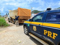 Caminhão carregado com minério de ouro irregular é retido pela PRF em Salgueiro