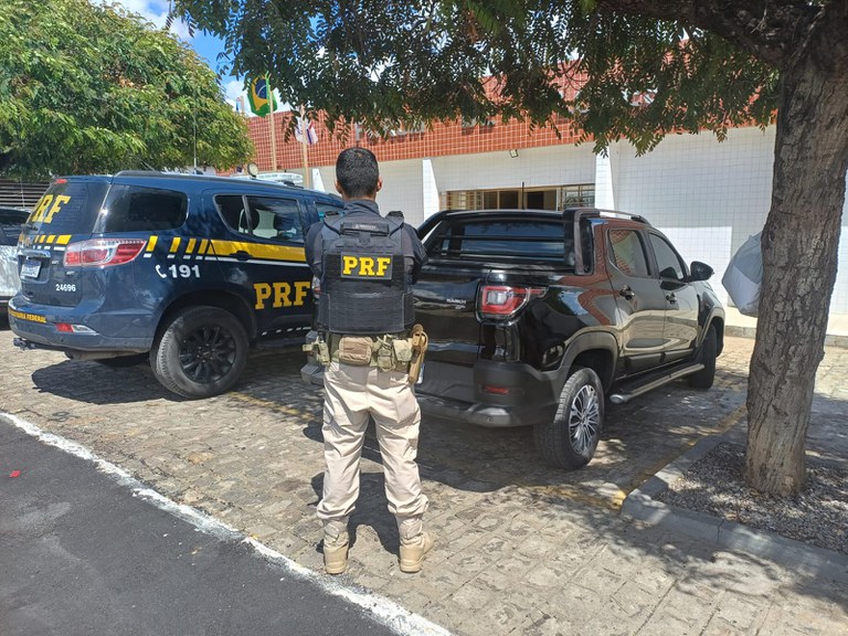 Veículos roubados no Recife são recuperados pela PRF no Sertão de Pernambuco