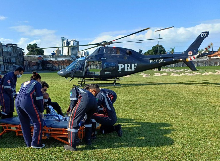 Vítima de choque elétrico em Belo Jardim é transportada de helicóptero até Recife