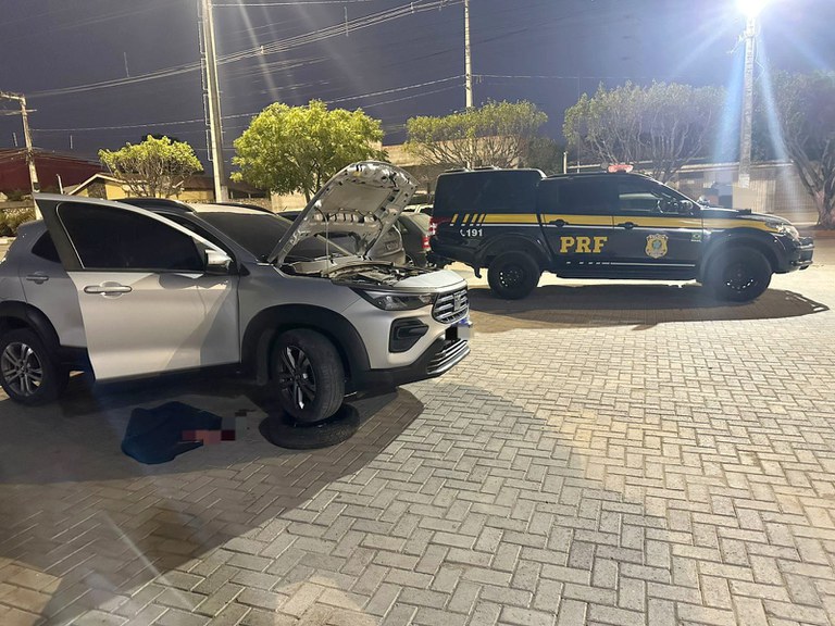 Após fuga pela contramão, carro roubado é recuperado pela PRF em Belo Jardim