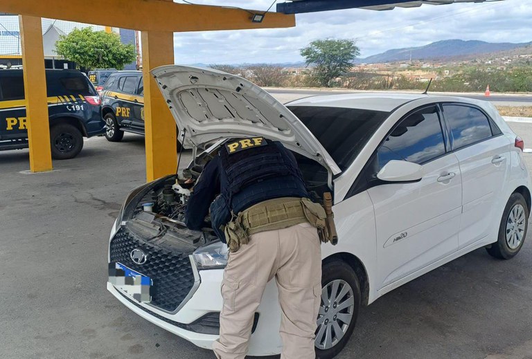 Carro roubado em 2023 no Recife é recuperado pela PRF em São Caetano