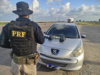 Casal que transportava droga em carro roubado é detido pela PRF em Igarassu