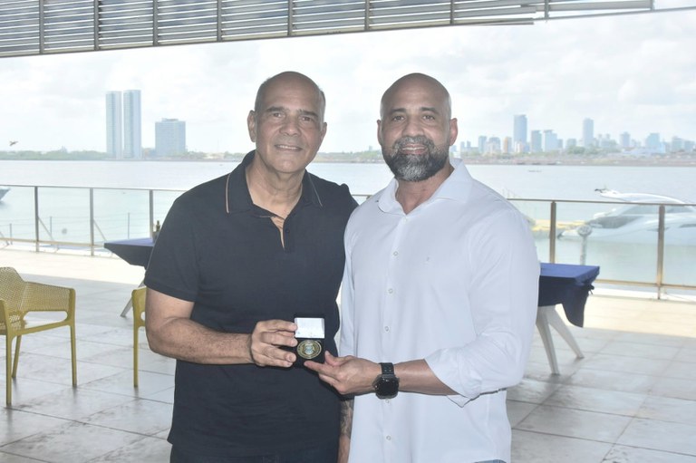 PRF participa de homenagem ao Comandante Militar do Nordeste no Recife