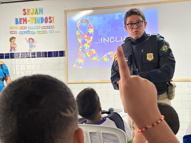 PRF realiza palestra de conscientização sobre Autismo em escola municipal do Recife