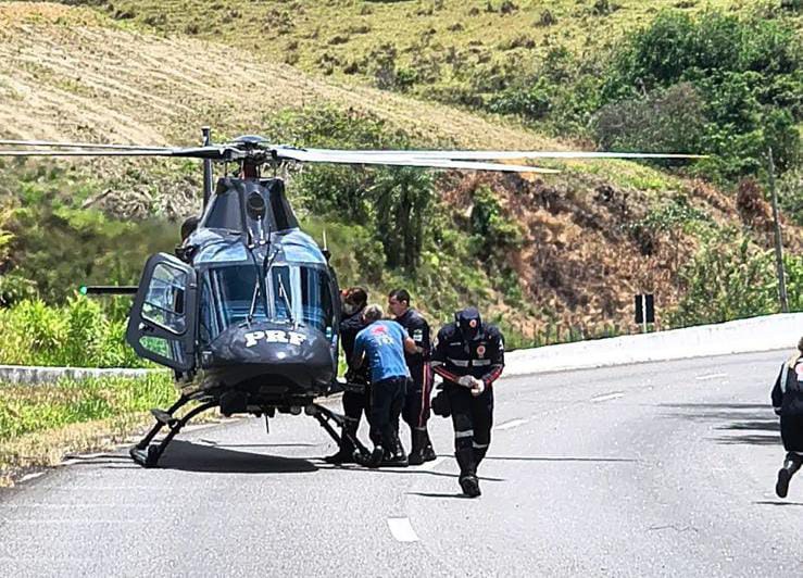 PRF realiza resgate aeromédico de vítima gravemente ferida na BR-101