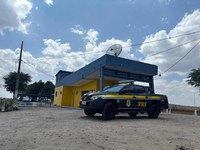 Suspeito de fugir após abastecer moto sem pagar é detido pela PRF em Sertânia