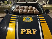 PRF apreende maconha com apoio de cão farejador em Juazeiro