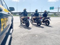 PRF realiza operações para coibir excesso de velocidade e uso irregular de motos em Pernambuco