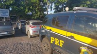 PRF recupera sete veículos, apreende maconha e bloqueador de sinal em Pernambuco