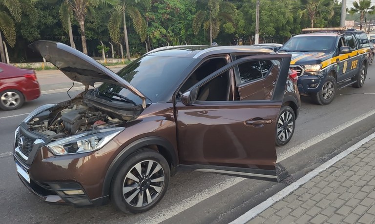 PRF recupera três motos e um carro roubado em Pernambuco