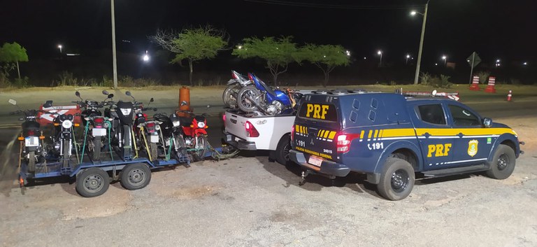 PRF apreende três motocicletas adulteradas e caminhonete furtada em Pernambuco