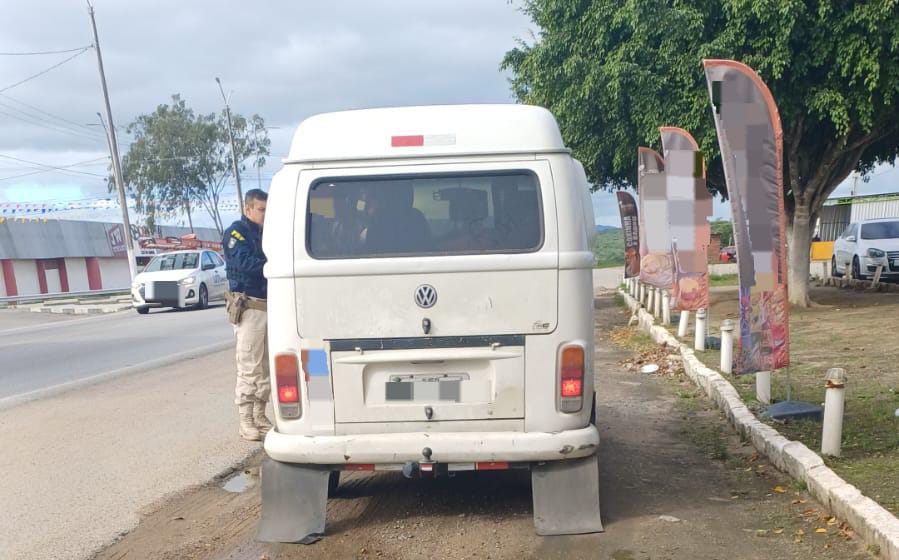 Procurados por roubo e lesão corporal são detidos pela PRF em São Caetano e Petrolina