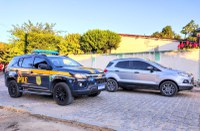 PRF recupera caminhonete e carro no Agreste de Pernambuco