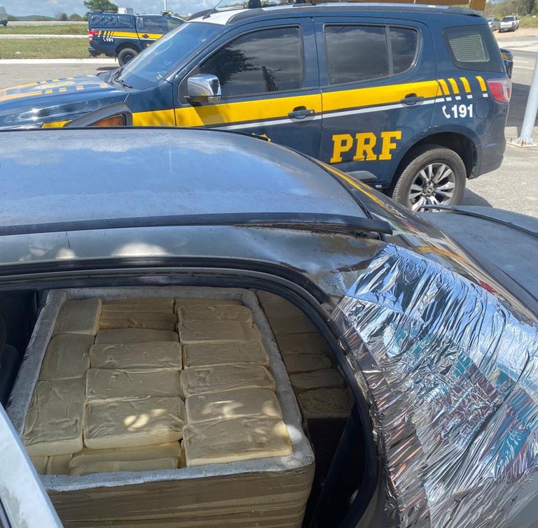 Meia tonelada de queijo sem nota fiscal e sem refrigeração é apreendida pela PRF em São Caetano