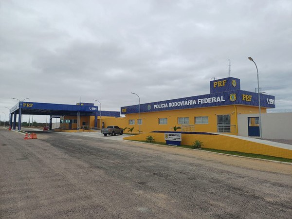 Condutor inabilitado e com moto adulterada é detido pela PRF em Petrolina