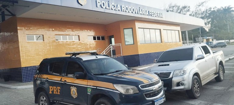 Caminhonete de luxo adulterada é apreendida pela PRF em Garanhuns.