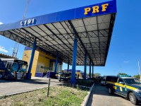 Carga com mais de 21 mil camisas sem nota fiscal é retida pela PRF em Caruaru