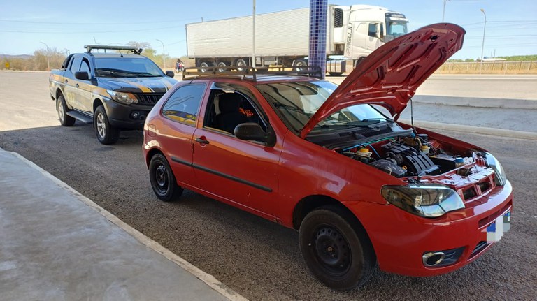 Carro roubado no RN é recuperado pela PRF em Petrolina