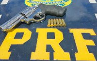 PRF detém dupla com arma e carro roubado no Recife