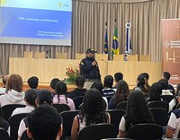 PRF participa de oficina de profissões e inspira jovens em Olinda (PE)