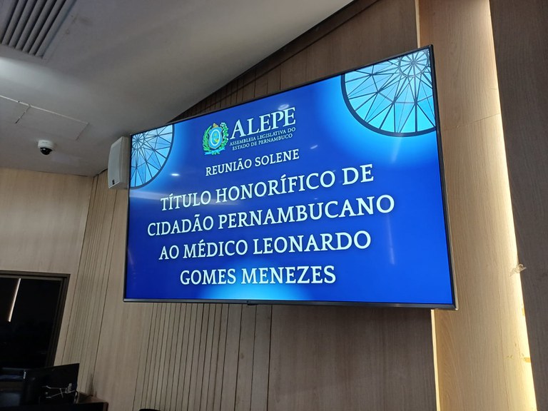 PRF participa de solenidade que concedeu título de Cidadão Pernambucano ao coordenador do SAMU Recife.