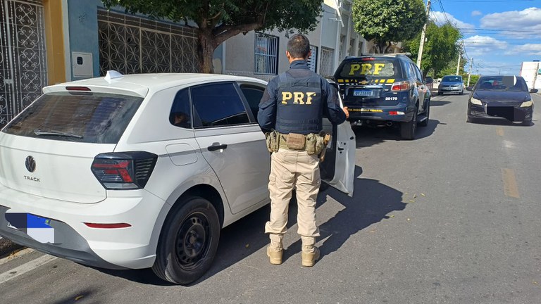 Veículo com registro de roubo e furto é recuperado pela PRF em Ibimirim PE
