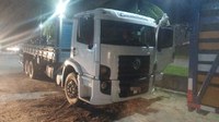 Caminhão clonado é identificado e condutor é detido em Jaboatão dos Guararapes.