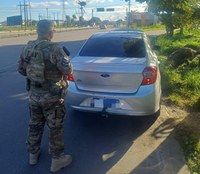 Caminhonete e carro roubados são recuperados pela PRF no Recife