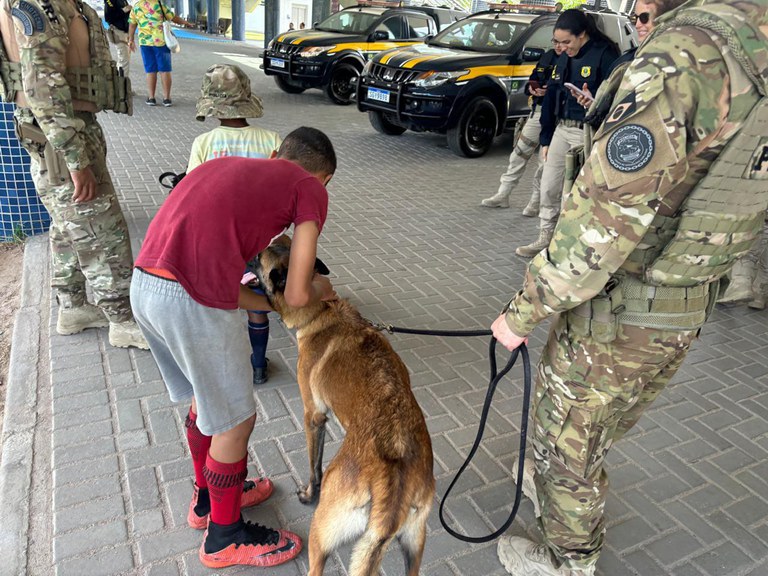 PRF realiza exposição na abertura da Semana Nacional do Trânsito em Recife