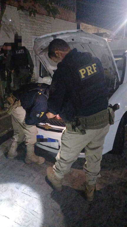Veículo com registro de furto é recuperado em ação conjunta da PRF e PMPE em Garanhuns.