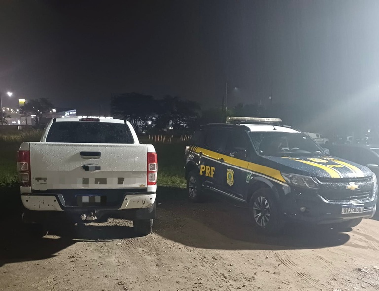 Caminhonete roubada no Paraná é recuperada pela PRF em Caruaru