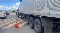 PRF flagra caminhão com placas falsas em Caruaru