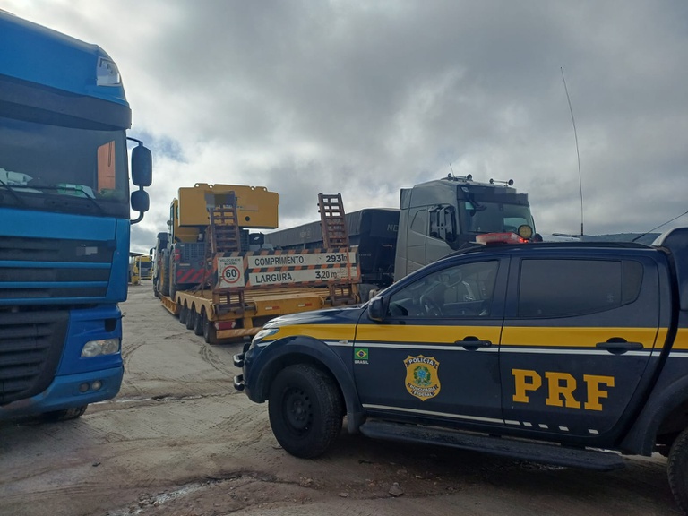 PRF flagra nove veículos desrespeitando restrição de tráfego no Agreste