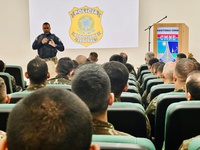 PRF realiza palestra de educação para o trânsito para efetivo militar no CMNE