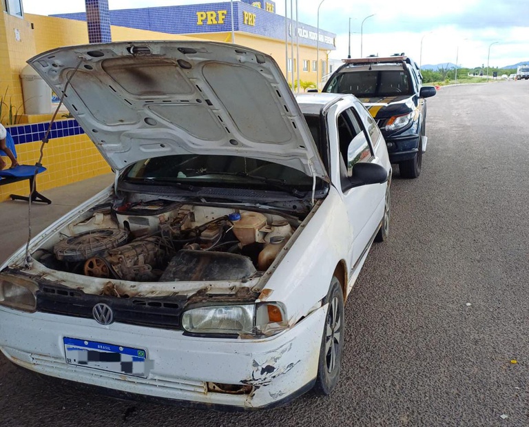 PRF recupera veículo com registro de roubo/furto em Petrolina