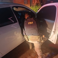 PRF recupera veículo furtado e com sinais de adulteração na BR-104, em Toritama