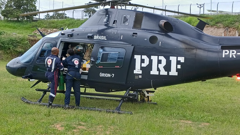 Vítima de colisão frontal entre motos é resgatada de helicóptero em Bom Jardim
